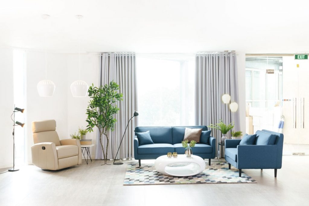 nên mua bàn ghế gỗ hay sofa